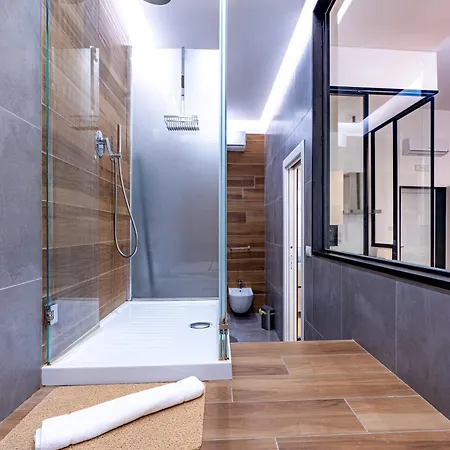 Guesthost - Dimora Del Barone B&B 살레르노