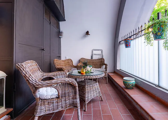 Guesthost - Dimora Del Barone 4*