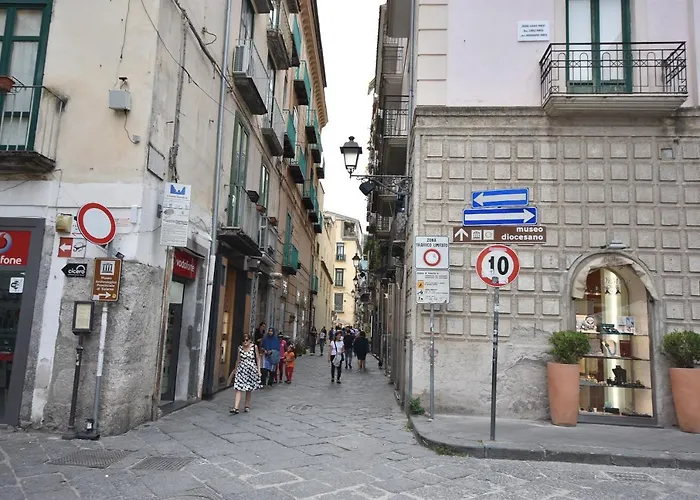 Guesthost - Dimora Del Barone 4*