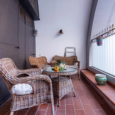 Guesthost - Dimora Del Barone 4*