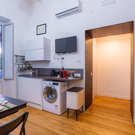 Guesthost - Dimora Del Barone 4* Salerno