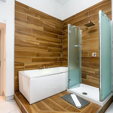 Guesthost - Dimora Del Barone Bed & Breakfast 4*