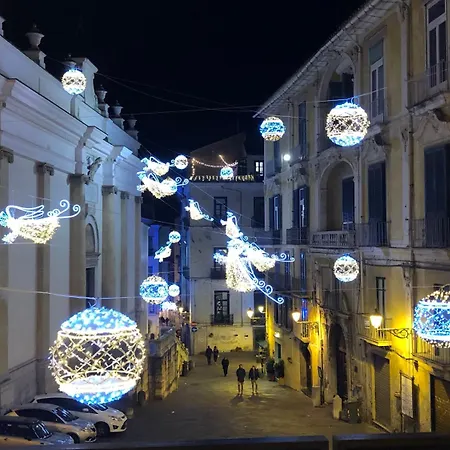 Guesthost - Dimora Del Barone 4* Salerno