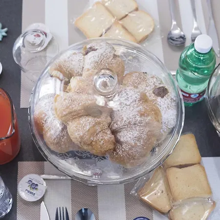 Guesthost - Dimora Del Barone 4* Salerno