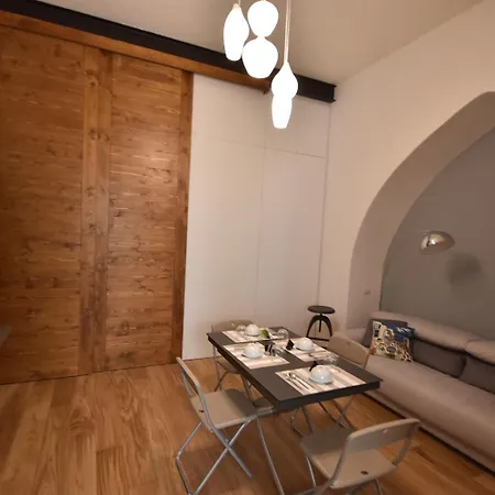 Guesthost - Dimora Del Barone 4*