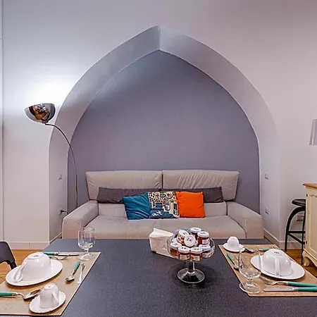 Guesthost - Dimora Del Barone 4* Salerno