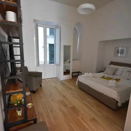 Guesthost - Dimora Del Barone 4*