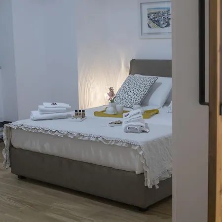 Guesthost - Dimora Del Barone 4*