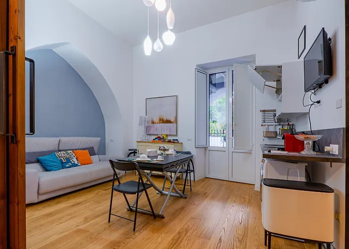 Guesthost - Dimora Del Barone 살레르노